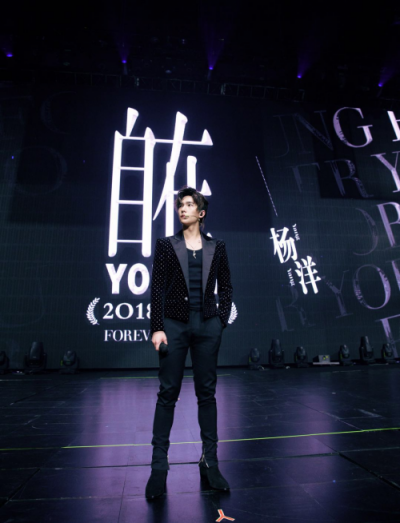 近萬粉絲為楊洋慶生 另一場(chǎng)五折狂歡已經(jīng)在路上了