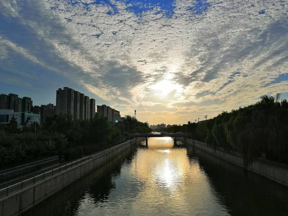 長(zhǎng)續(xù)航大內(nèi)存，華為麥芒7帶你體驗(yàn)AI拍攝的樂趣
