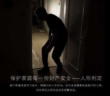抱娃偷鞋太慌張兩雙鞋碼不一樣！多虧攝像機(jī)來(lái)幫忙