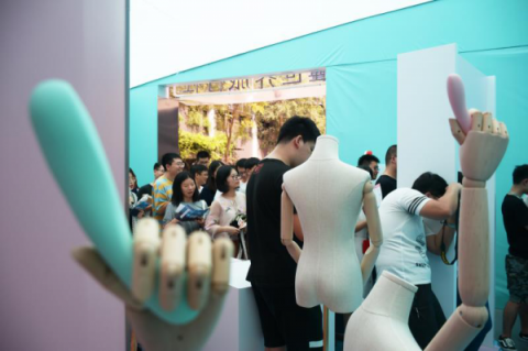 又搞事情，網(wǎng)易春風在自家園區(qū)開了一家“睡世界旅行社”