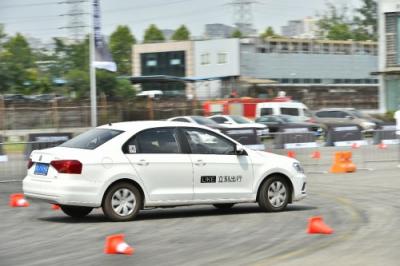 賽車(chē)資深玩家告訴你：座椅和方向盤(pán)要這樣調(diào)整才安全