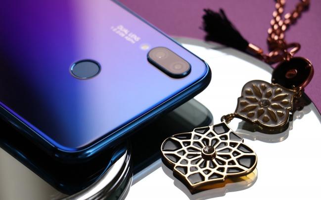 讓關(guān)曉彤閃耀時(shí)裝周的華為nova3i，現(xiàn)推出6GB+128GB版供你暢快爽玩