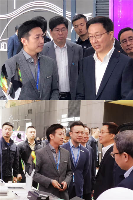 全國雙創(chuàng)周開幕，副總理用柔宇“柔炬”點亮啟動儀式
