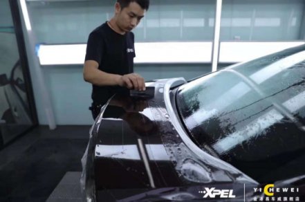 保時(shí)捷Panamera加長版搭檔XPEL隱形車衣 防劃更保值