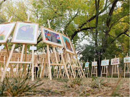 盧旺達大使館聯合侶行、西瓜視頻舉辦“盧旺達山地大猩猩畫展”