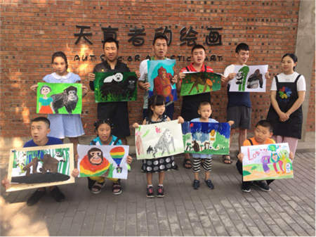 盧旺達大使館聯合侶行、西瓜視頻舉辦“盧旺達山地大猩猩畫展”