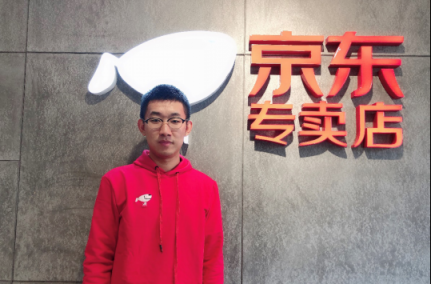 90后店長郭晨鑫：因?yàn)樾刨嚲〇|，所以選擇加盟京東專賣店