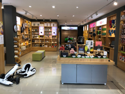 90后店長郭晨鑫：因?yàn)樾刨嚲〇|，所以選擇加盟京東專賣店
