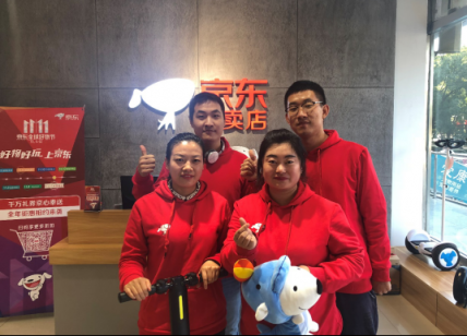 90后店長郭晨鑫：因?yàn)樾刨嚲〇|，所以選擇加盟京東專賣店