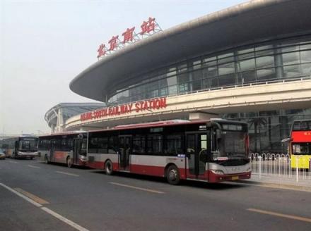 游客遠(yuǎn)道而來(lái)“難求一面”，崔永元開面館獲追捧