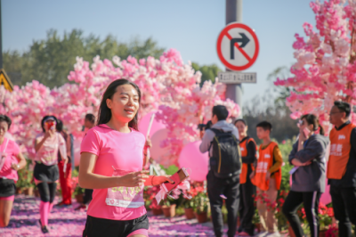 玫琳凱2018杭州國(guó)際女子馬拉松鮮花跑道正式亮相，粉色布局引爆浪漫少女心?