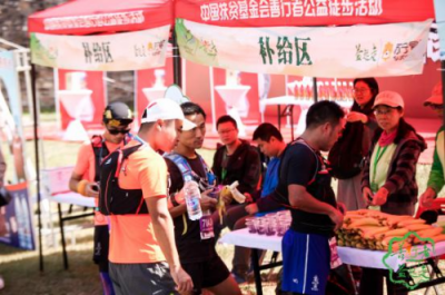 剛剛，我被善行者路上的小哥哥小姐姐暖哭了……