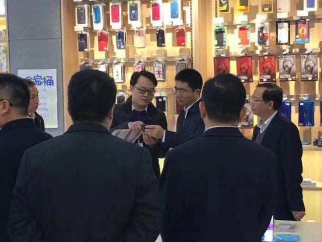 中國聯(lián)通副總經(jīng)理買彥州到訪京東專賣店，攜手共推無界零售變革