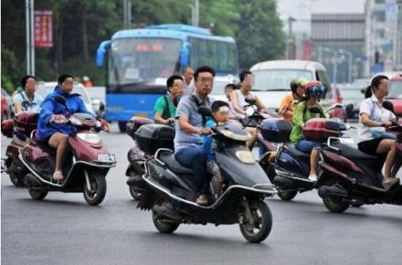 電動(dòng)車(chē)“新國(guó)標(biāo)”的洗牌尬局：一個(gè)行業(yè)都在“超標(biāo)”