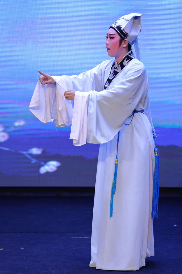 戲曲演員與華為麥芒7：年輕，在舞臺(tái)閃閃發(fā)光