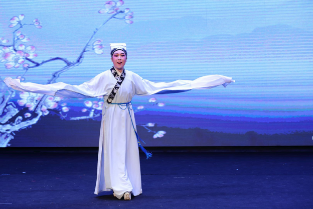 戲曲演員與華為麥芒7：年輕，在舞臺(tái)閃閃發(fā)光