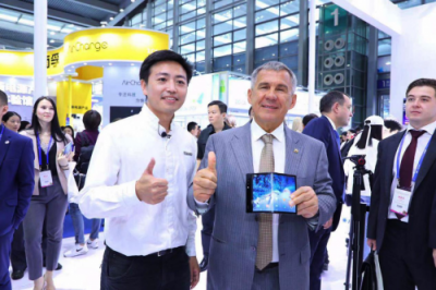 FlexPai柔派高交會再添鐵粉，柔宇CEO劉自鴻親自演示