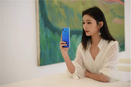 誰(shuí)才是最美的漸變色手機(jī)？Galaxy A6s與OPPO K1強(qiáng)強(qiáng)對(duì)話