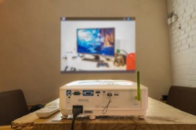 年末不減速！明基BenQ智能商務(wù)E580開啟倍速模式