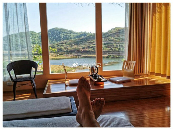 安順竟然藏著一家可以看“?！钡拿袼蓿^美夕陽配美食，最宜發(fā)呆
