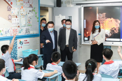 戴森通過上海市教委向六所中小學(xué)捐贈(zèng)空氣凈化風(fēng)扇，為學(xué)生返校保駕護(hù)航