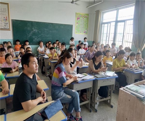 希沃信息化教學(xué)培訓(xùn)深入臨泉縣，攜手共建智慧課堂