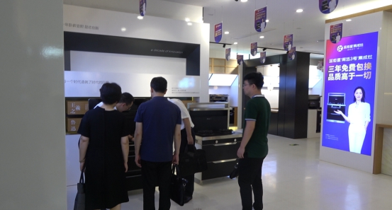 集成灶10大品牌，嵊州市政協(xié)副主席竺理文蒞臨藍(lán)炬星指導(dǎo)工作