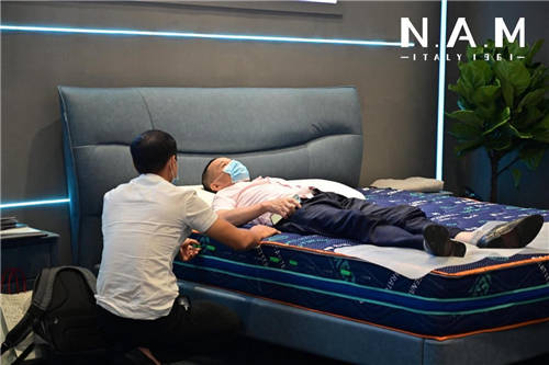 科技創(chuàng)新床墊的想象空間，意大利N.A.M深圳站首秀、驚艷市場