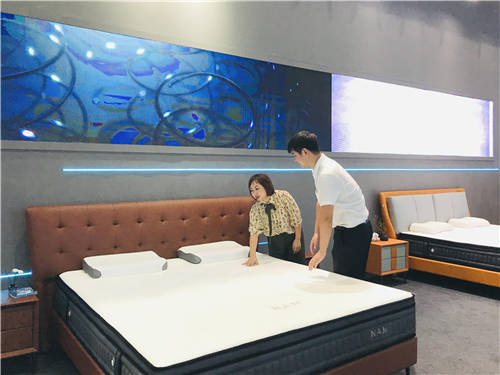 科技創(chuàng)新床墊的想象空間，意大利N.A.M深圳站首秀、驚艷市場