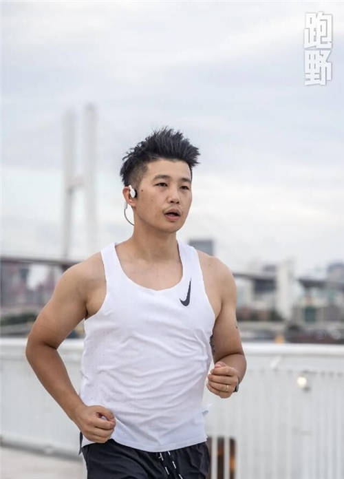 年輕人的第一款骨傳導(dǎo)運(yùn)動(dòng)耳機(jī)，非AfterShokz韶音OpenMove 莫屬了！