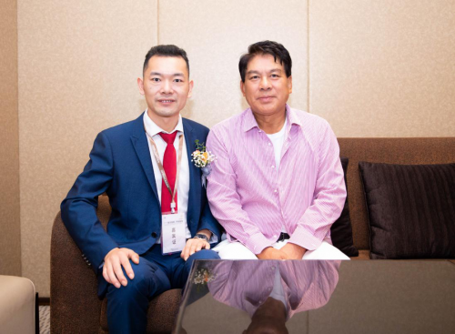 新生植發(fā)九度攜手平安保險 萬份保險零賠付，榮獲“連續(xù)八年零賠付優(yōu)質(zhì)客戶”