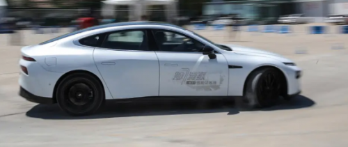 小鵬P7行不行？小鵬汽車靠譜嗎？比一比就知道了！