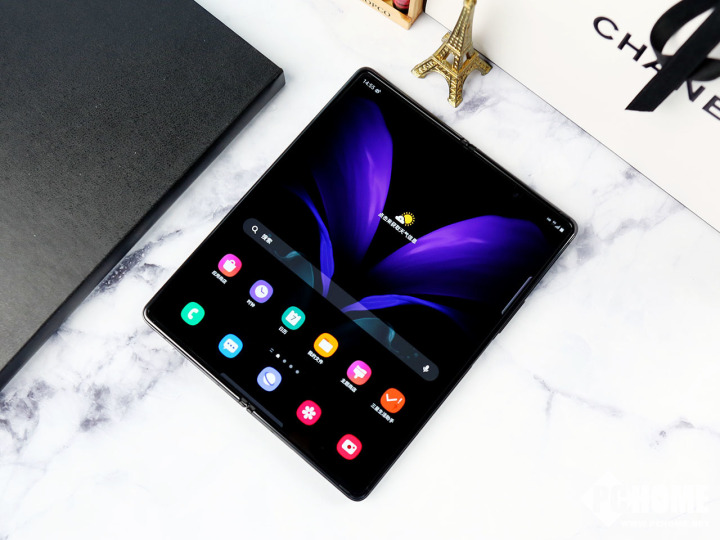 開(kāi)創(chuàng)折疊屏新紀(jì)元 三星Galaxy Z Fold2 5G上手評(píng)測(cè)