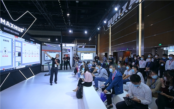 MAXHUB亮相北京InfoComm展：V5至臻版首展，創(chuàng)新方案引領(lǐng)新方向