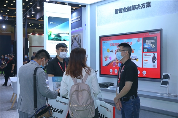 MAXHUB亮相北京InfoComm展：V5至臻版首展，創(chuàng)新方案引領(lǐng)新方向