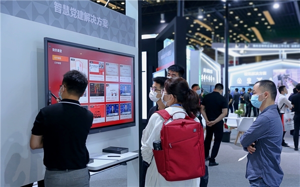 MAXHUB亮相北京InfoComm展：V5至臻版首展，創(chuàng)新方案引領(lǐng)新方向