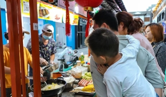 上海園區(qū)夜經(jīng)濟火爆背后：把控油煙污染整治，安裝油煙凈化設(shè)備
