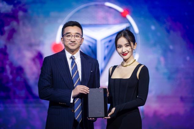 《三體》遇到ThinkPad X1 Fold：以萬物的尺度折疊，以思考進化時代