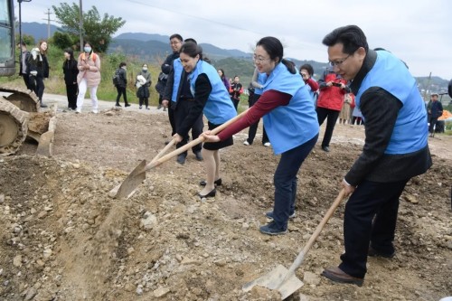 四季沐歌攜手婦基會(huì)走進(jìn)貴州丹寨，暖心公益助力脫貧攻堅(jiān)