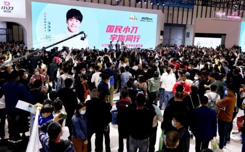 小刀攜手品牌代言人馬天宇“宇”你同行，燃爆南京
