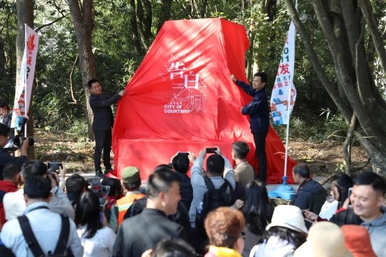 婺源石城：賞楓打卡地 一起來(lái)告白
