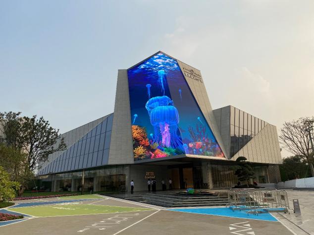 裸眼3D+720°CAVE影院+條形天幕，艾比森又一經(jīng)典案例！