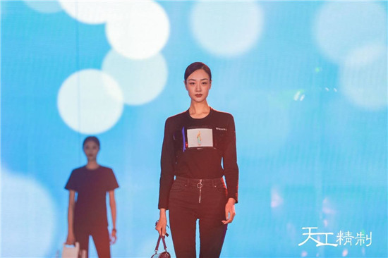 流光溢彩，柔宇黑科技點(diǎn)亮“天工精制”珠寶盛典