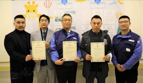 圣誕關(guān)愛 冬日升溫，大金空調(diào)攜手莫雷諾綠地申花公益基金進(jìn)行愛心捐贈(zèng)