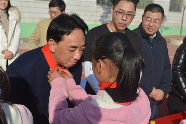 阿卡索攜手深創(chuàng)投再次走進(jìn)上溪小學(xué)，開展教育扶貧慰問考察活動(dòng)