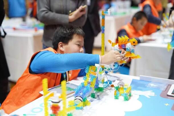 讓學生與科技零距離：KOOV開拓機器人編程教育新版圖