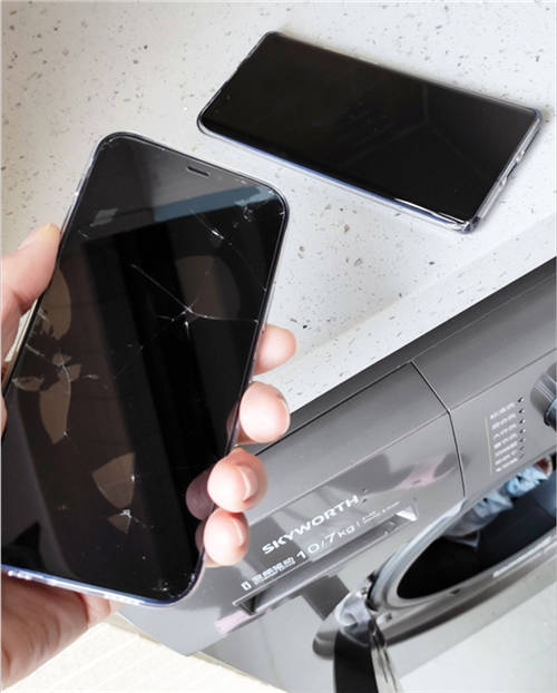 暴力測試？華為Mate40、蘋果 iPhone12手機(jī)被丟進(jìn)洗衣機(jī)
