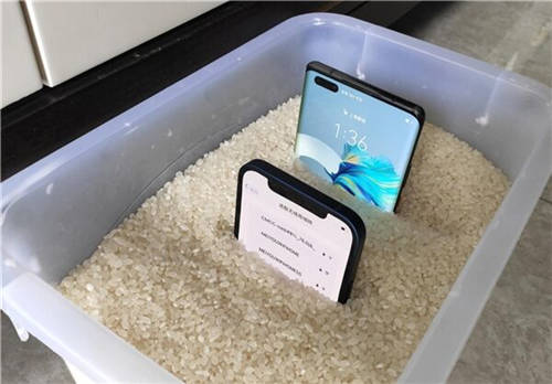 暴力測試？華為Mate40、蘋果 iPhone12手機(jī)被丟進(jìn)洗衣機(jī)