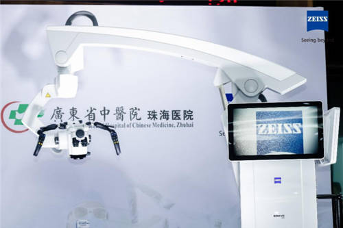 戴著3D眼鏡、看著4K屏幕，珠海這群醫(yī)生做手術(shù)有了新“神器”！