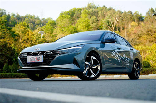 跨入30歲，北京現(xiàn)代伊蘭特將樹立A級轎車新標(biāo)桿？試駕來看